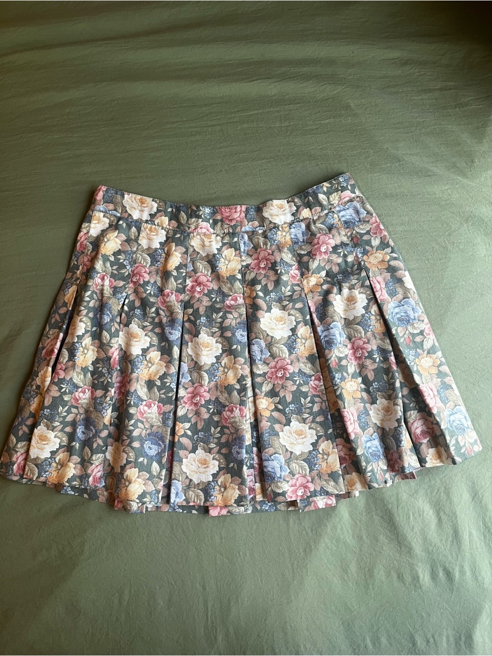Vintage 80s Pleated Floral Skirt — Size 14!!